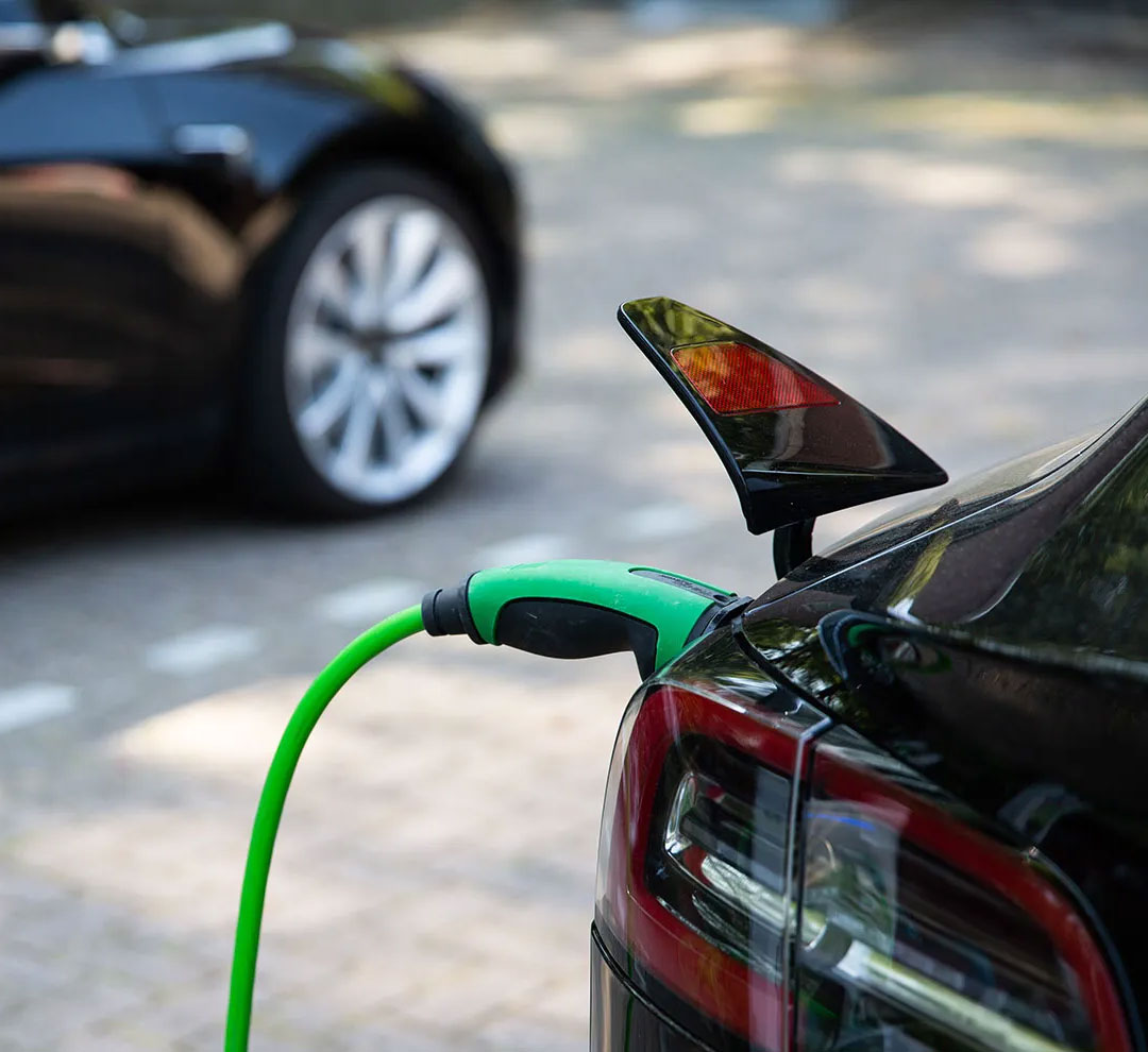 Electric car and a connected charging cable